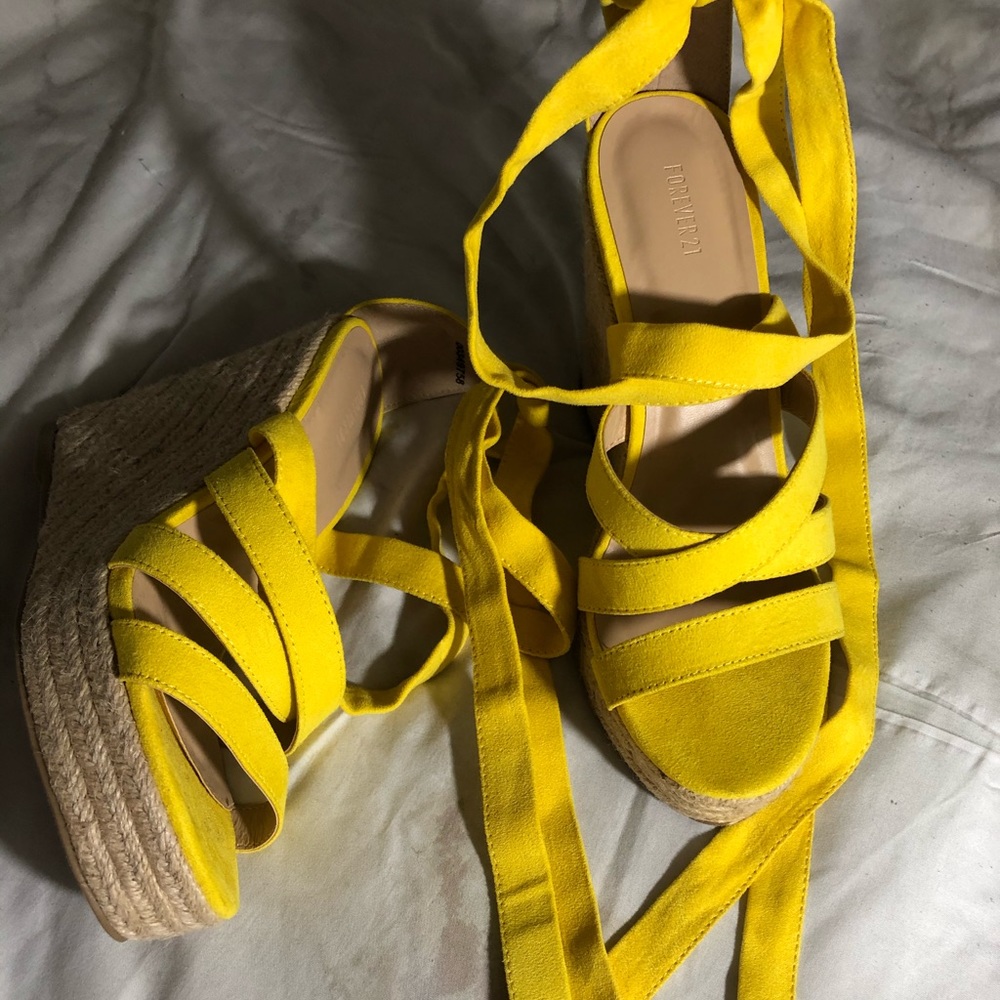 Yellow wedges